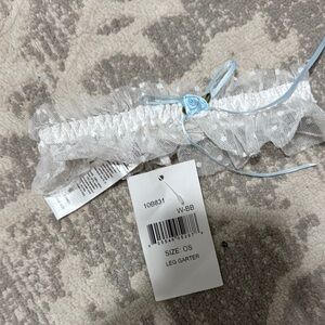 Elegant White Leg Garter with Blue Accent